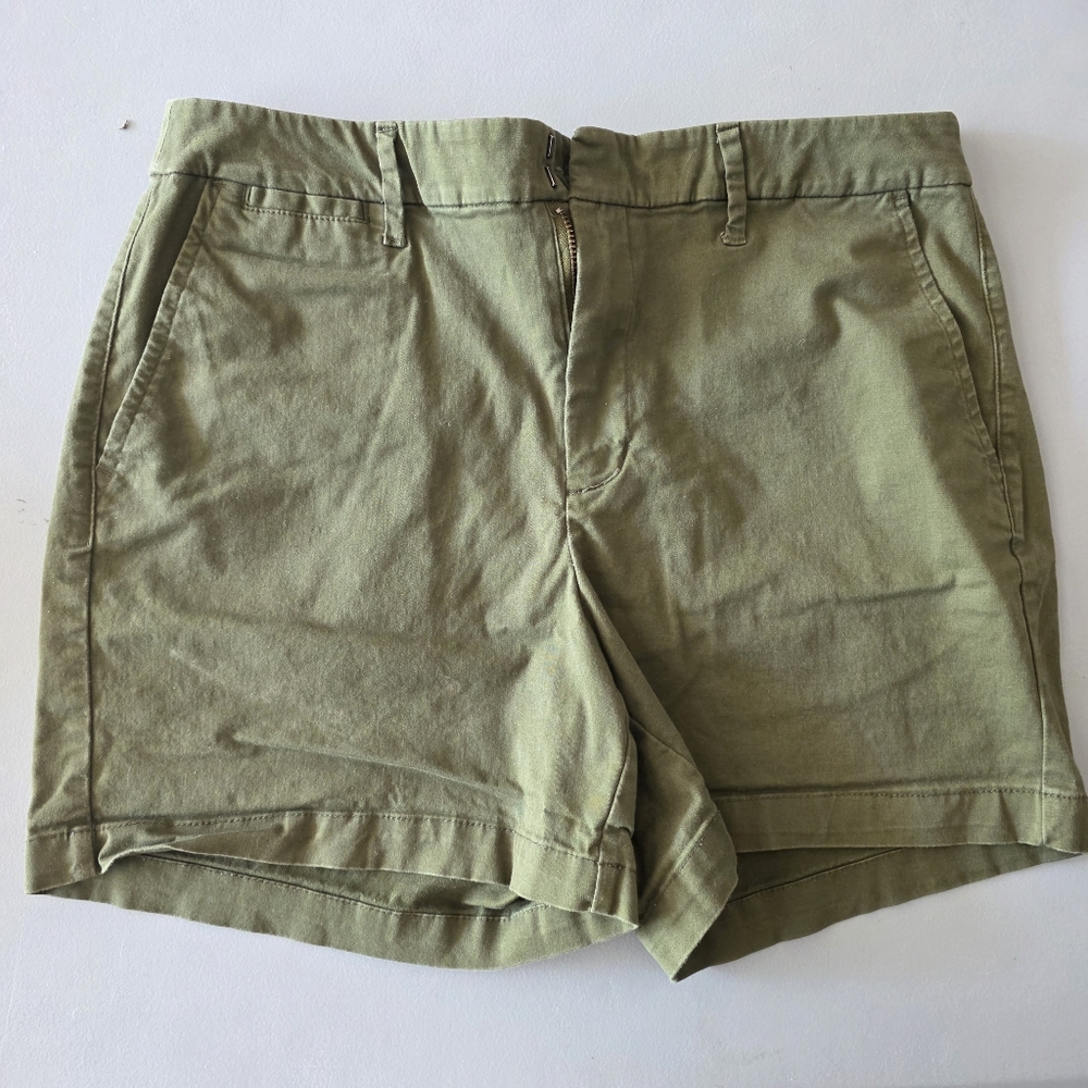 A New DAY Women's Army Green Shorts Size 8 Comfort Stretch